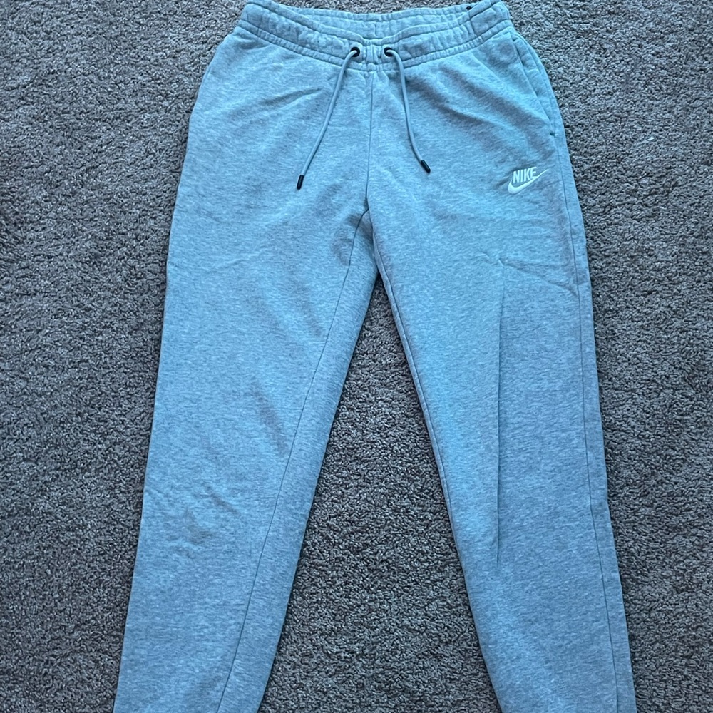 gray nike sweatpants